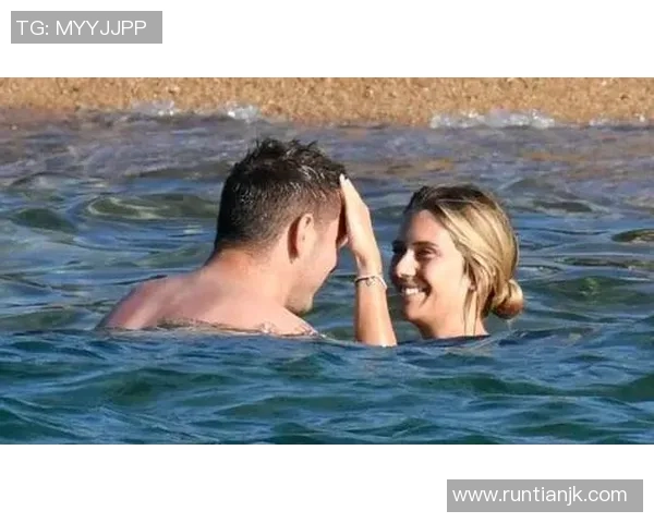 全球足球明星与伴侣的甜蜜瞬间大集合 全球足球明星与伴侣的甜蜜瞬间大集合