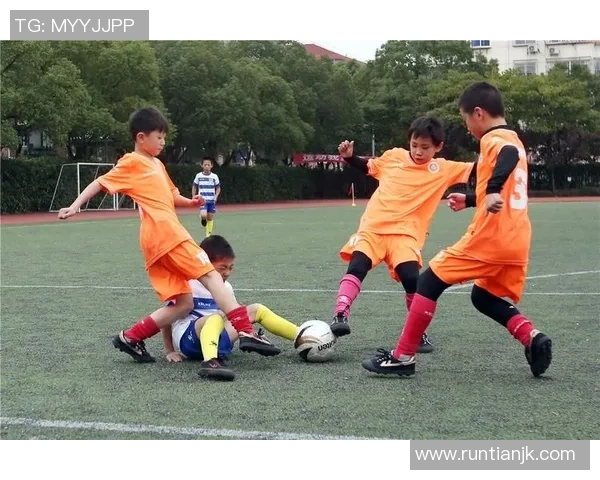 张康与贾旭明的足球之路:从青训到职业赛场的成长与挑战 张康与贾旭明的足球之路:从青训到职业赛场的成长与挑战