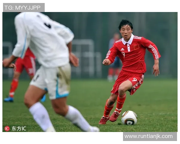 足球冯锋：从青涩少年到绿茵场上的传奇之路与心路历程